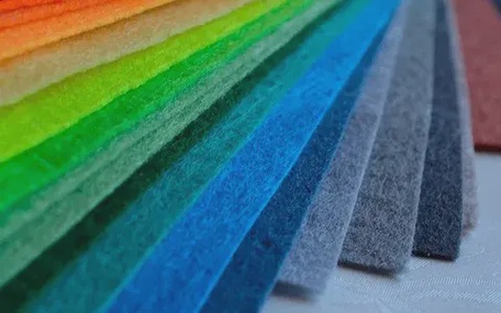 Синтетический войлок NEOTEX PROM завода нетканых материалов НЕОТЕКС – это нетканый материал, изготавливаемый по иглопробивной технологии из синтетических полиэфирных волокон.